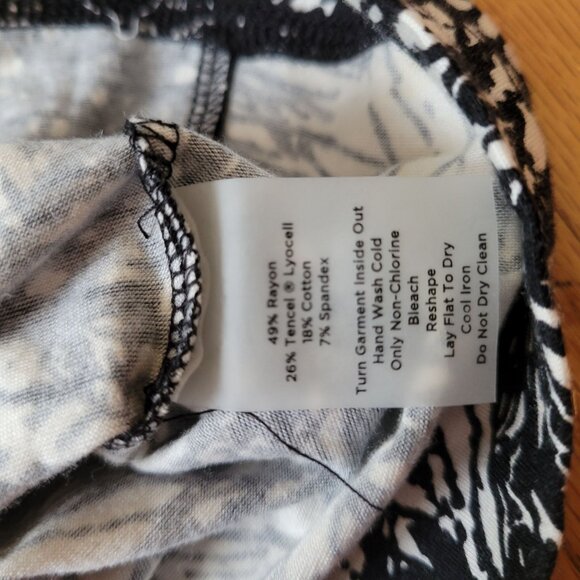 Talbots Petites S Black & White Abstract Print Sleeveless Top - Picture 2 of 4